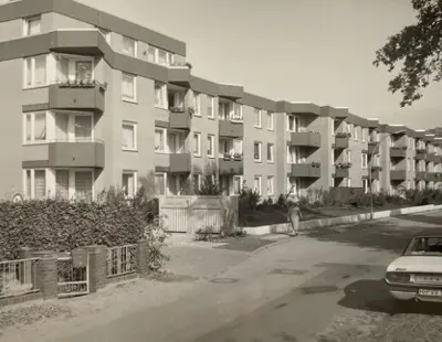 Ein Neubau in direkter Nachbarschaft zu Rahlstedt ist das Gebäude mit 33 Wohnungen am Nydamer Weg in Meiendorf 1976.